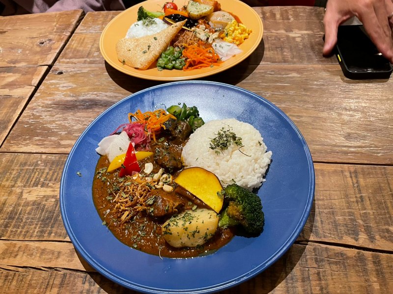 ［Mikazuki Curry Samurai.］赤ワイン仕立てのラムカリィ