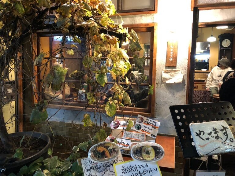 旧ヤム邸シモキタ荘店頭